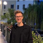 Laureato magistrale in Filologia e Letteratura italiana offre lezioni di latino